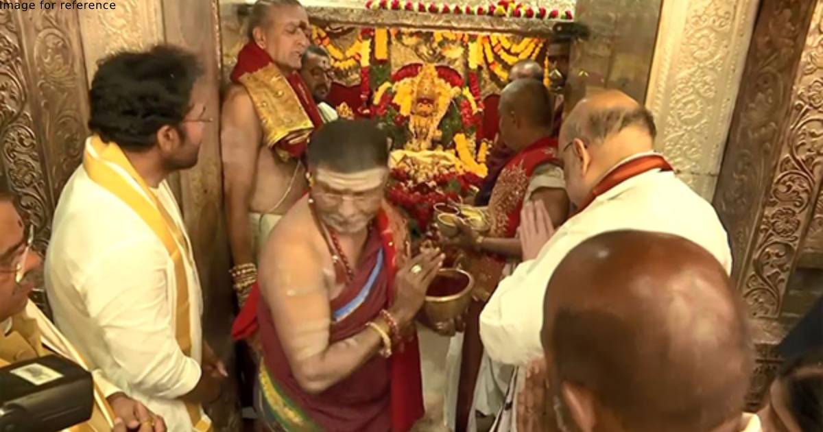 Amit Shah offers prayers at Sri Ujjaini Mahakali Matha Devasthanam in Telangana